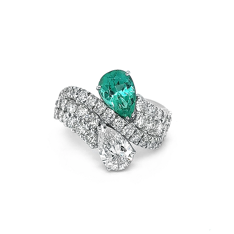 Goldring mit Smaragd und Diamanten