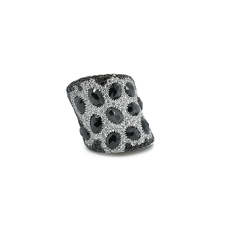 Goldring mit schwarzen und weißen Diamanten