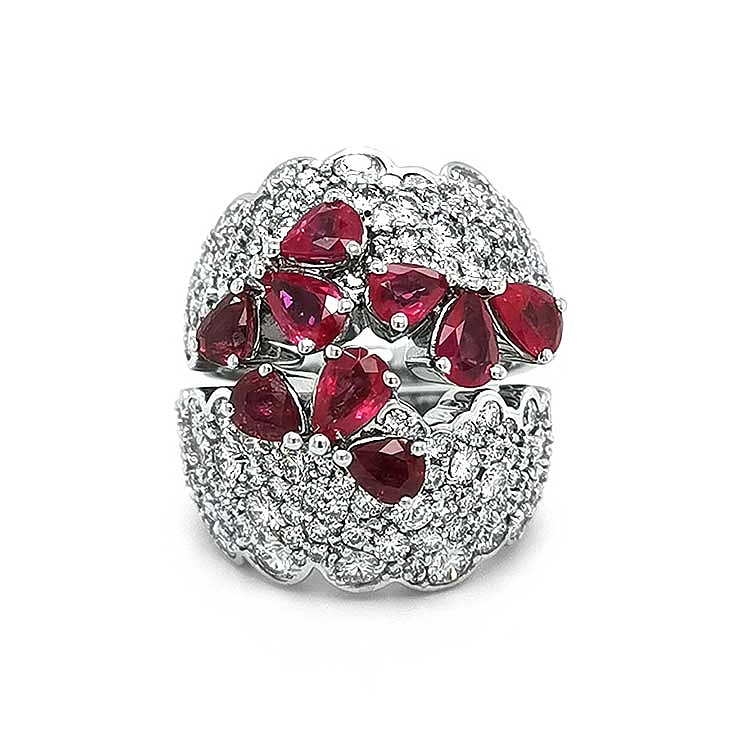 Goldring mit Rubinen und Diamanten