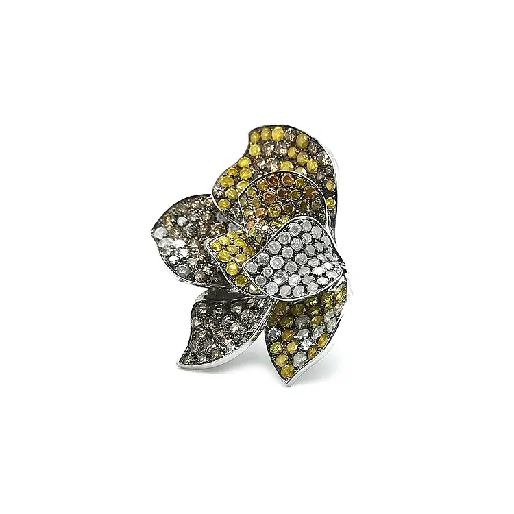 Goldring mit farbigen Diamanten