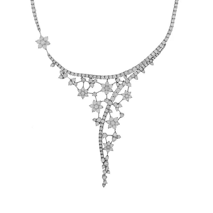 Gold-Halskette mit Diamanten