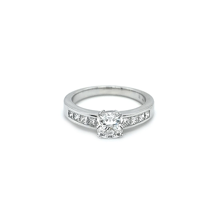 Gold Verlobungsring mit Diamant