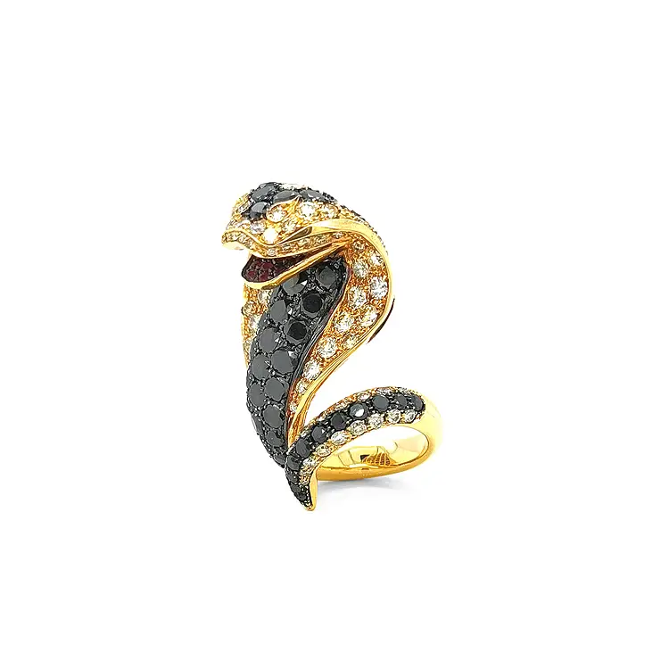 Goldring mit schwarzen und weißen Diamanten