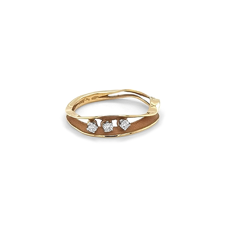 Goldring mit Diamanten