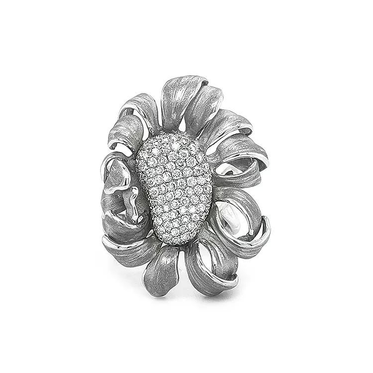 Goldring mit Diamanten