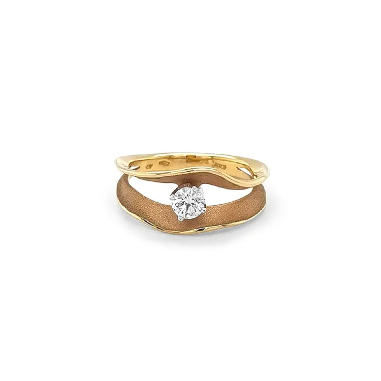 Goldring mit Diamant