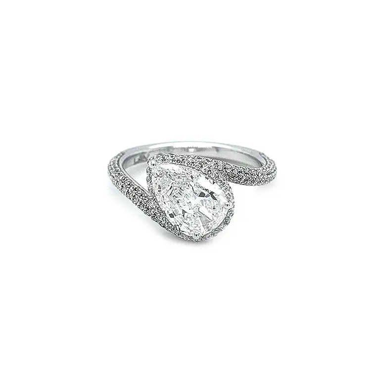 Goldring mit Diamanten