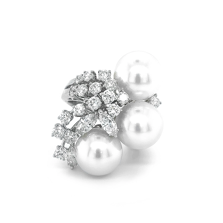 Goldring mit natürlichen Perlen und Diamanten