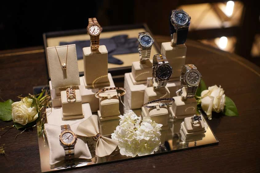 Weihnachten mit einem Hauch von Eleganz? Werfen Sie einen Blick auf die Schmuckstücke und Uhren von Chopard
