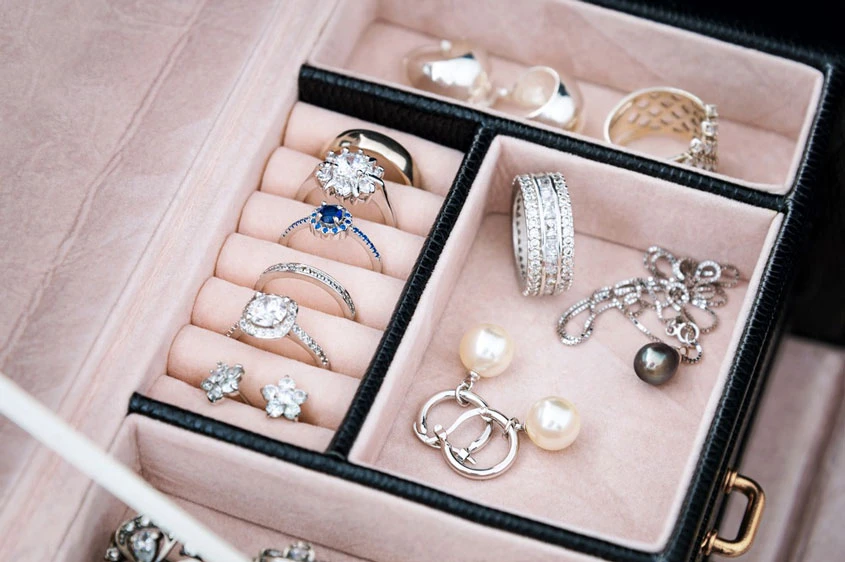 Wie kann man nach Weihnachten klug investieren? Die Antwort lautet Diamanten und Gold
