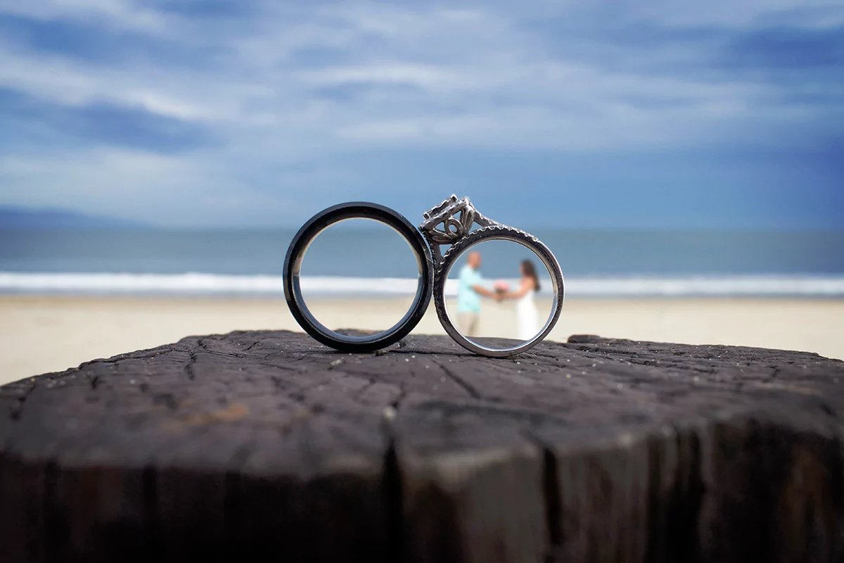 Hochzeits- und Verlobungsringe als Symbole der Liebe und Hingabe