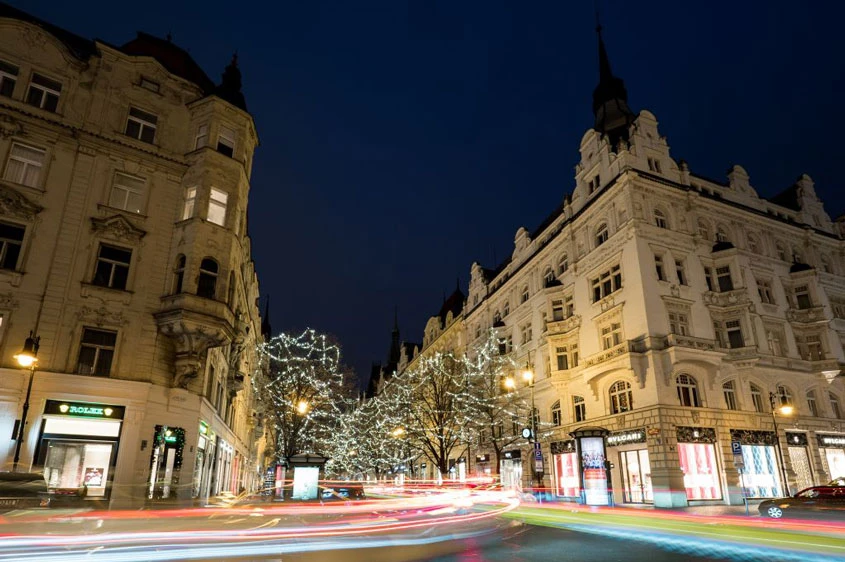 Pariser Straße: Entdecken Sie dieses Symbol für Prestige und Luxus im Herzen von Prag